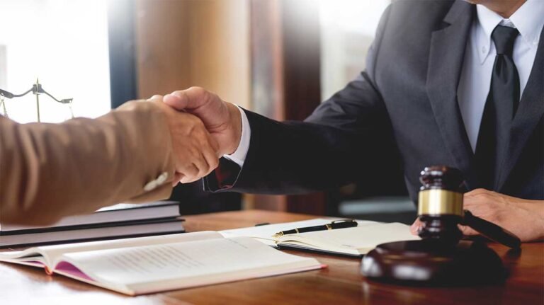 Find Top Lawyers Who Sue Insurance Companies Near Me